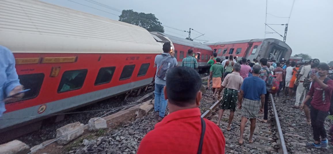  Howrah-Mumbai Mail Derailment - 2 killed, 20 injured as yet another train mishap 